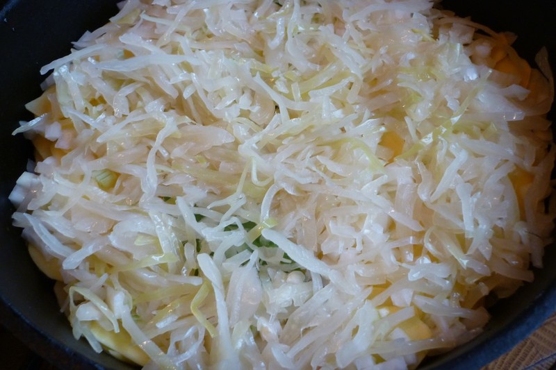 letzte Schicht Sauerkraut
